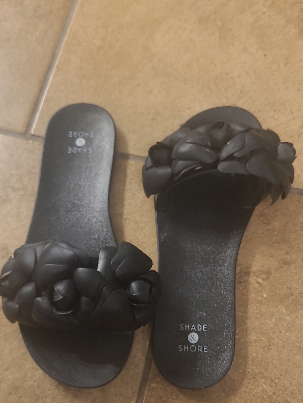 Shade & Shore Black Floral Slide Sandals